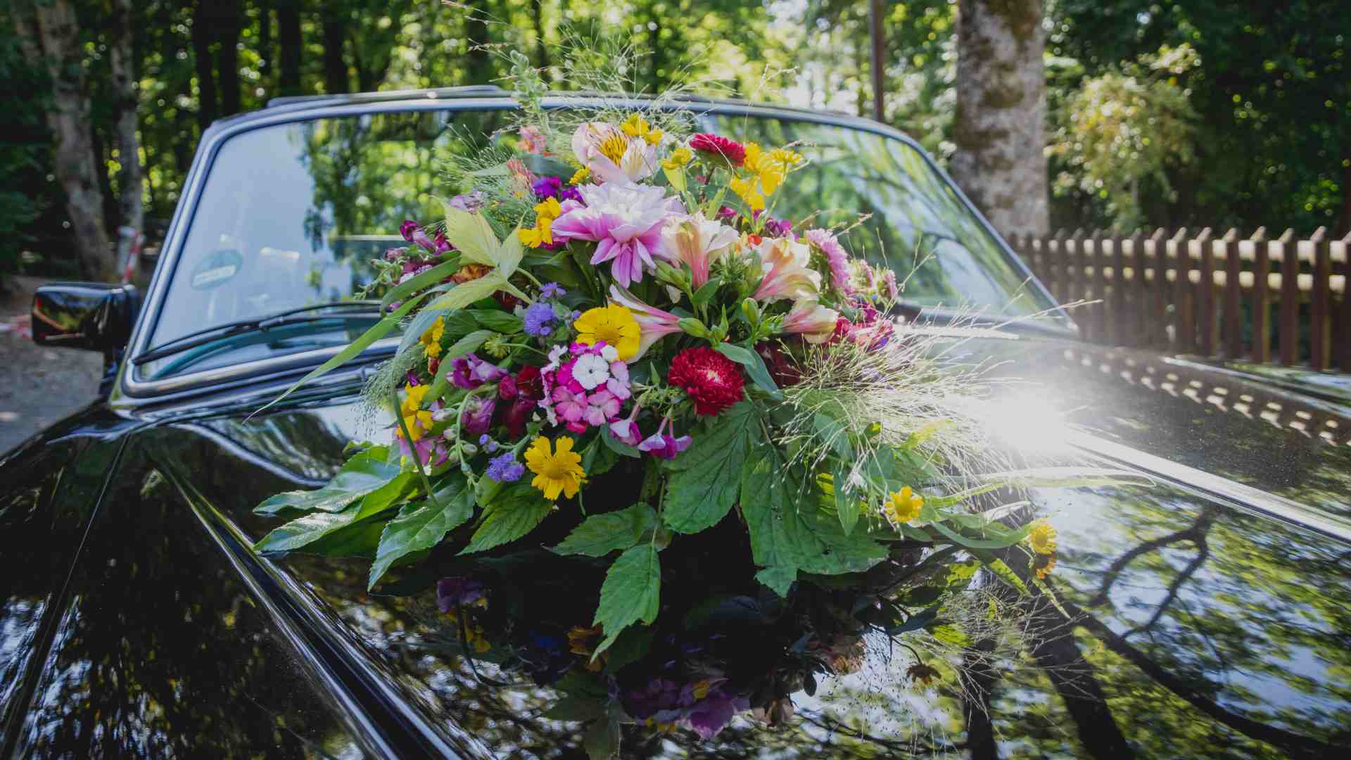 You are currently viewing Car Decoration with Flowers